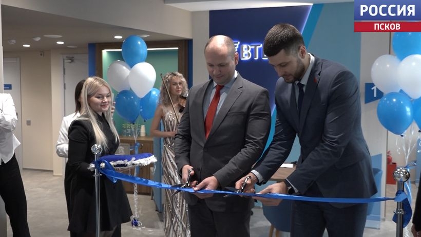 Мягкая мебель и комфортные помещения. В Великих Луках открылся модернизированный офис банка ВТБ