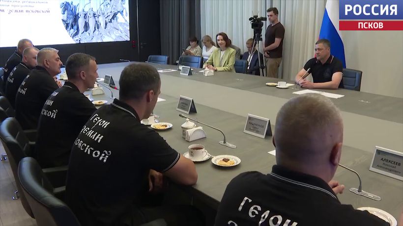 Михаил Ведерников подвел итоги обучения ветеранов СВО в программе "Герои земли Псковской"