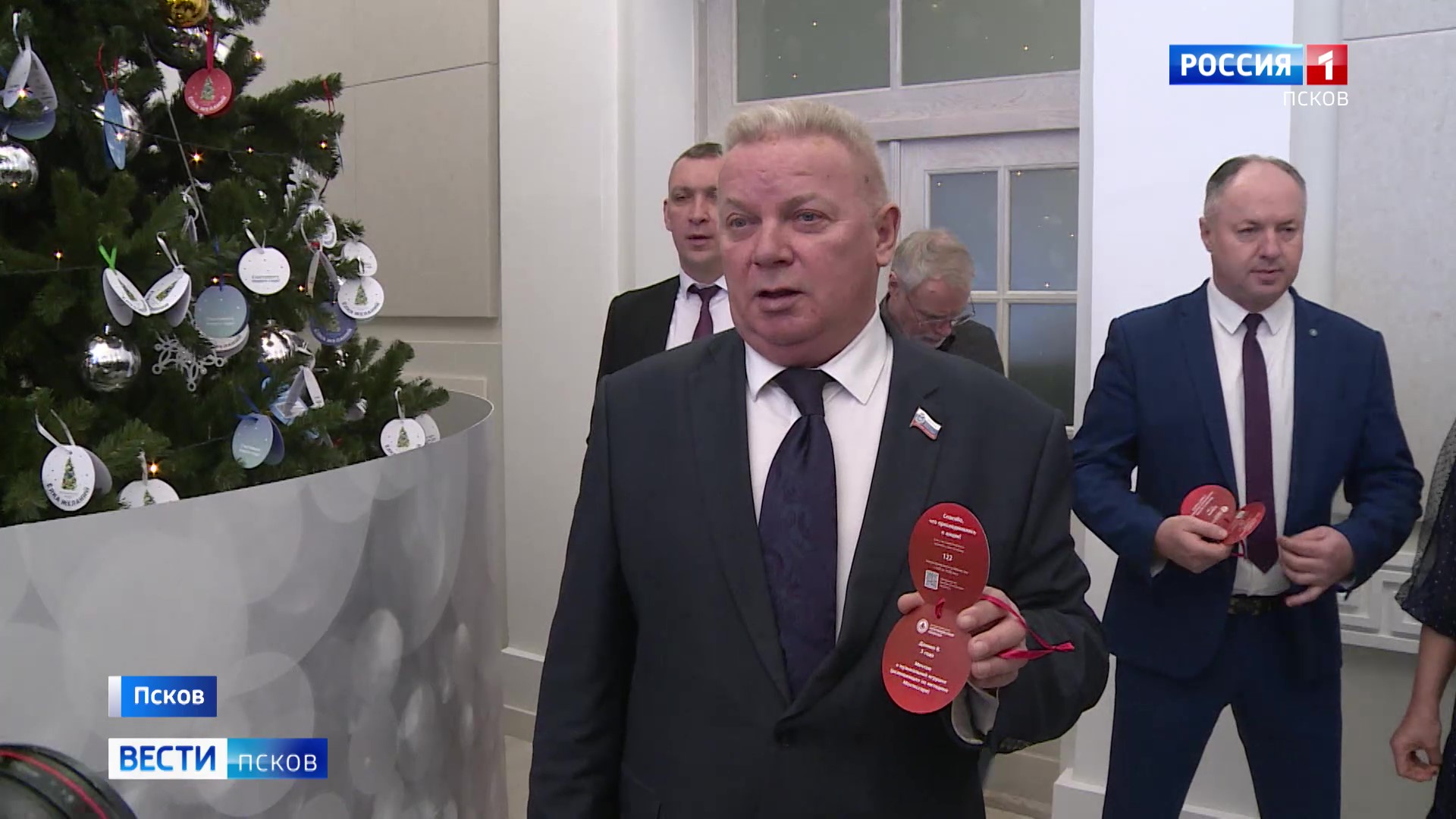 Депутаты Псковской области исполнили новогодние желания детей, находящихся в сложной жизненной ситуации