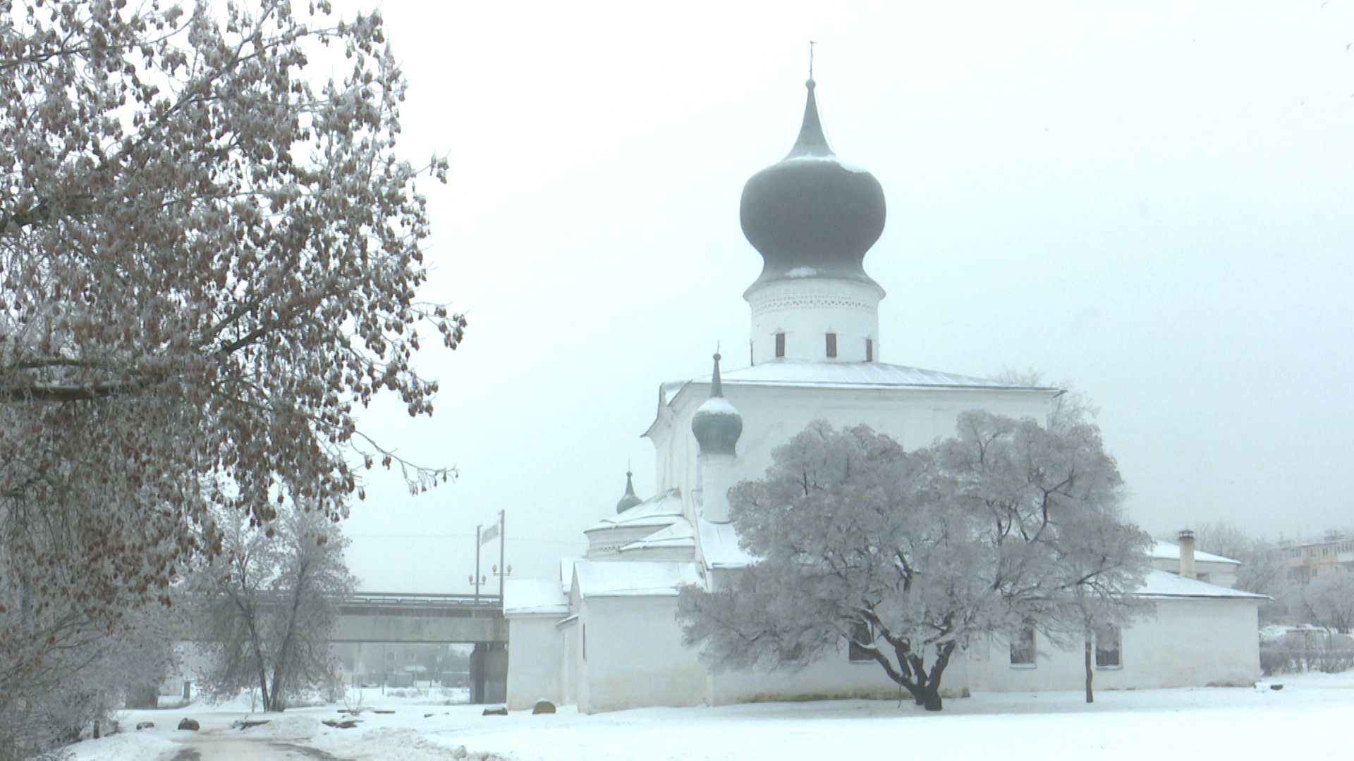 "Классическая" зима вернулась. Псковскую область накрыли 20-градусные морозы и рекордные снегопады