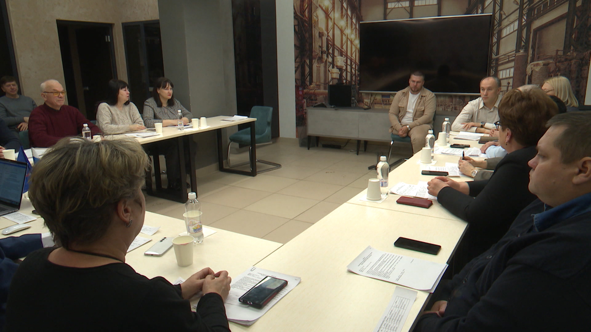 Три человека пополнили сегодня ряды городского отделения партии "Единая Россия"