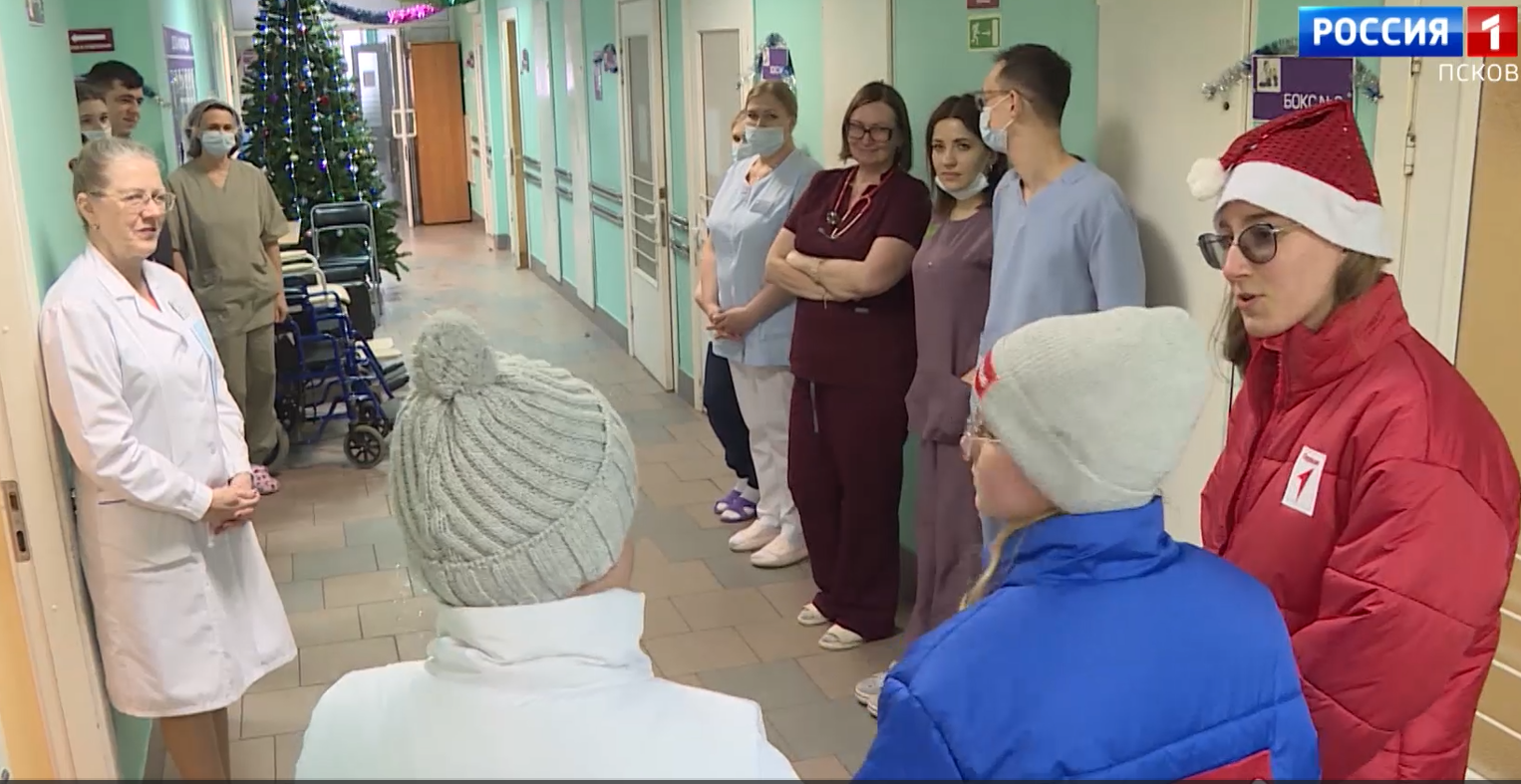 Активисты "Движения Первых" поздравили сотрудников служб, которые работают в праздники