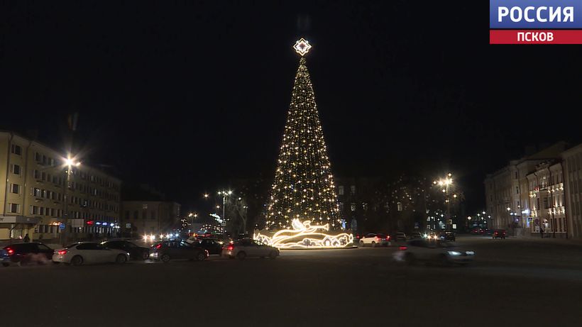 Новогодние украшения в Пскове пока не будут убирать