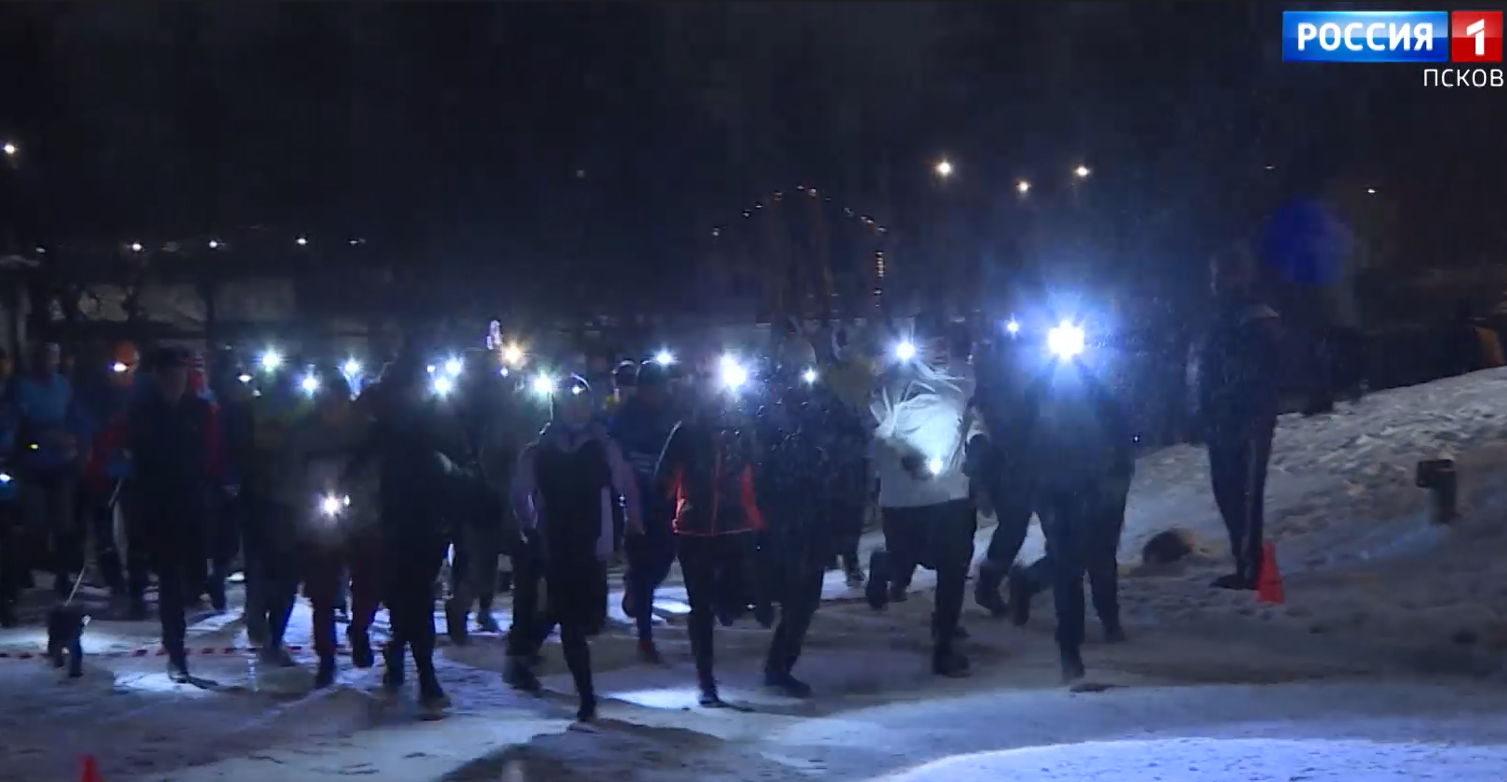 В Пскове прошел ночной Рождественский пробег