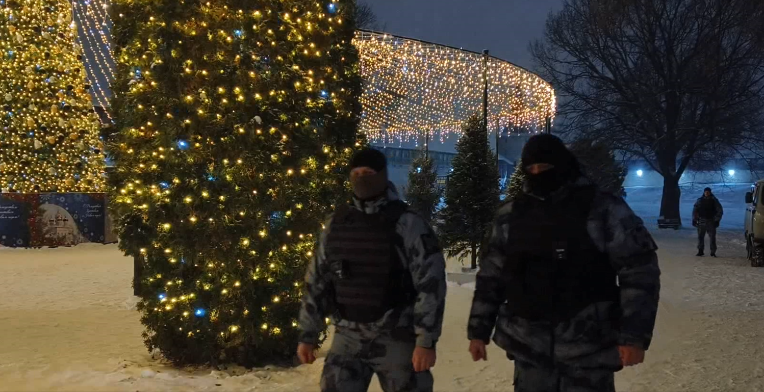 Сотрудники Росгвардии обеспечивали безопасность псковичей в рождественскую ночь