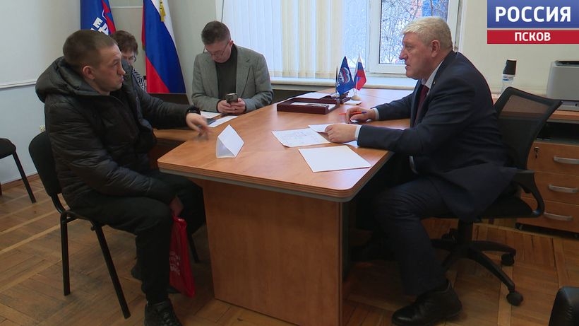 В региональной приемной "Единой России" прошла встреча с сенатором Алексеем Наумцом