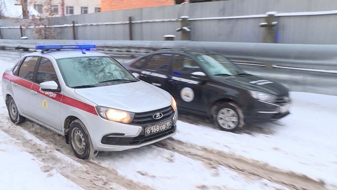 Прийти на помощь и обеспечить порядок в любое время. "Вести" узнали, как несут дежурство специальные службы