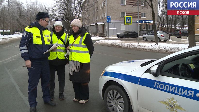 Вместо лекций - дежурство на дороге с инспекторами. Псковские студенты познакомились с работой правоохранителей и поделились впечатлениями