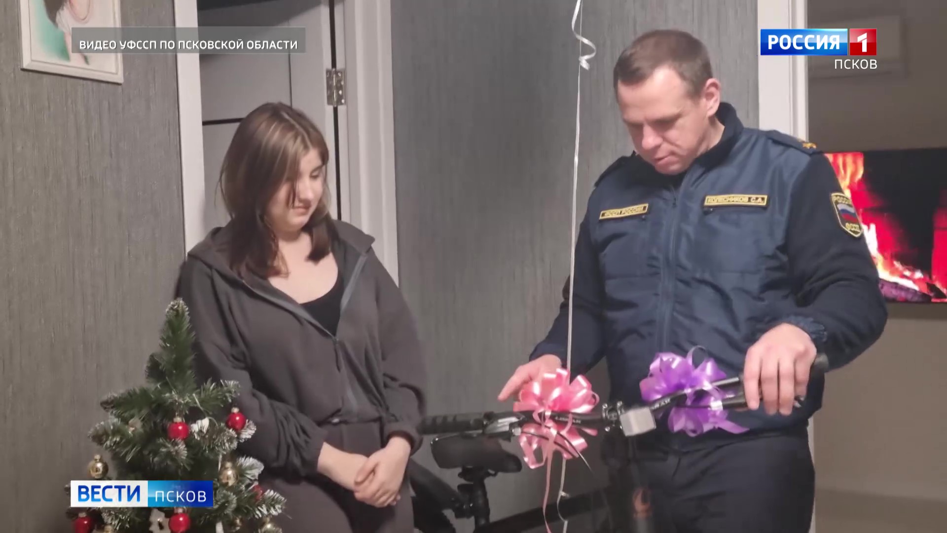 Судебные приставы Псковской области воплотили мечту девочки о велосипеде в рамках акции "Елка желаний"