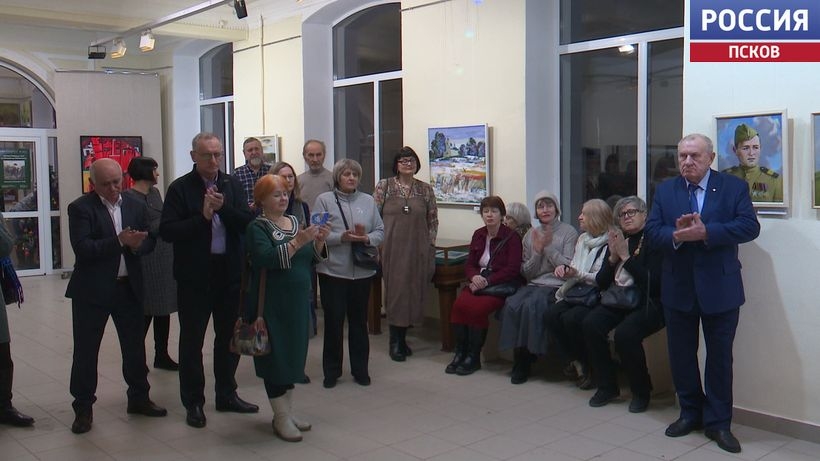 Выставка, посвященная Знамени Победы, открылась в зале Союза художников