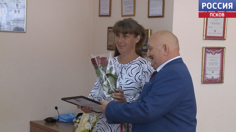 Пекут хлеб и пекутся о своих сотрудниках. Лучших на Псковском хлебокомбинате отметили почетными грамотами