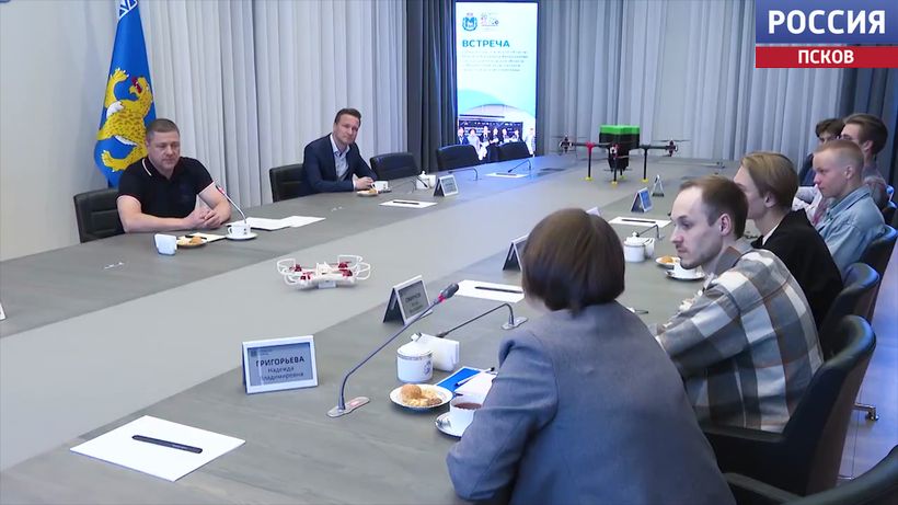 Губернатор вручил благодарность коллективу "Кванториума" за вклад в образование