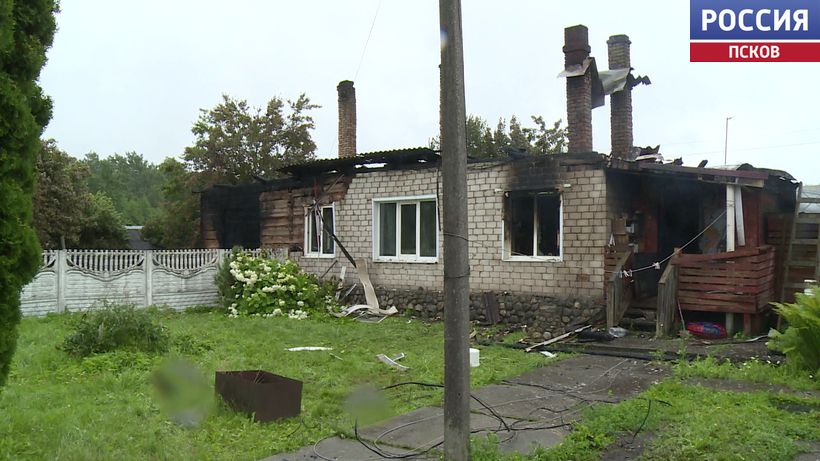 "Ей через два года должно было 90 исполниться": в Псковской области сгорел дом с матерью и сыном