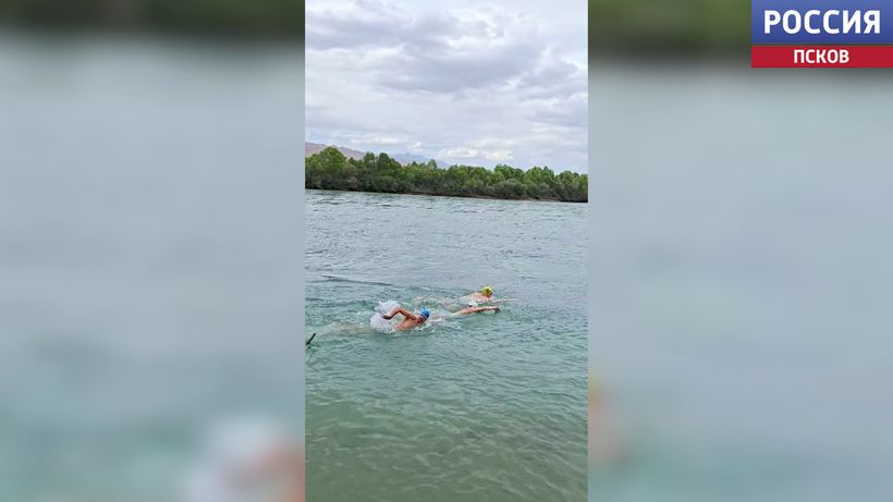 Псковские пловцы совершили экстремальный заплыв по реке Хуанхэ в Китае, несмотря на отмену соревнований