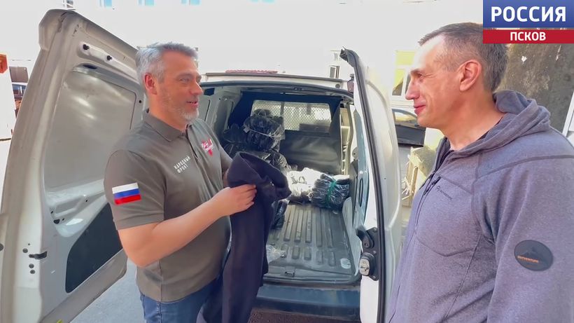 Почти 300 флисовых кофт передали бойцам через Народный фронт в Псковской области