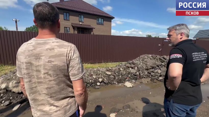В Великих Луках начали ремонт дороги на улице Пескарева после обращения жителей к президенту