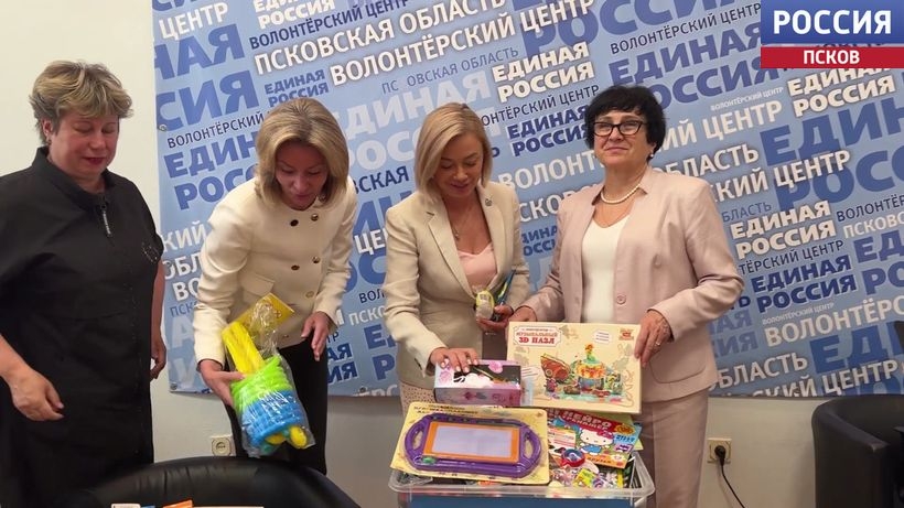 "Коробка храбрости" в Пскове: активистки "Женского движения" собрали подарки для маленьких пациентов