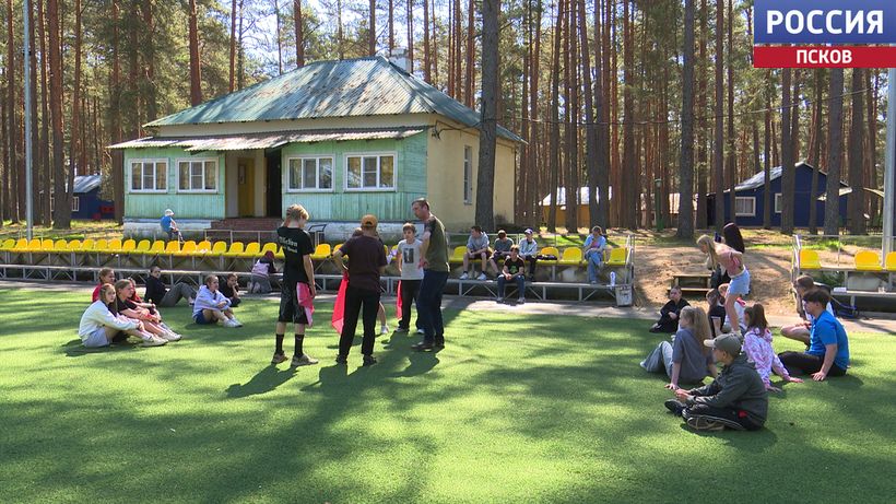 Новые знакомства и яркие впечатления. Стартовали первые смены в детских лагерях Псковской области
