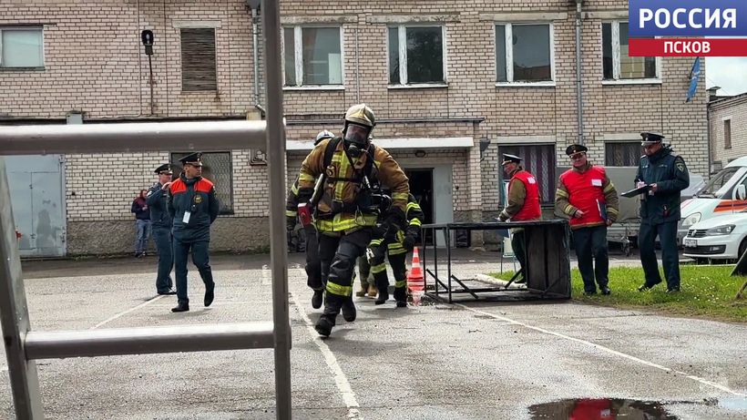 Кто лучше всех ищет и спасает: в Пскове выбрали лучшее звено газодымозащитной службы