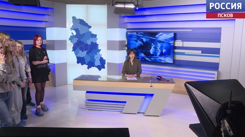 Тонкости и секреты профессии. Студенты Псковского политехнического колледжа побывали в закулисье Псковского телецентра