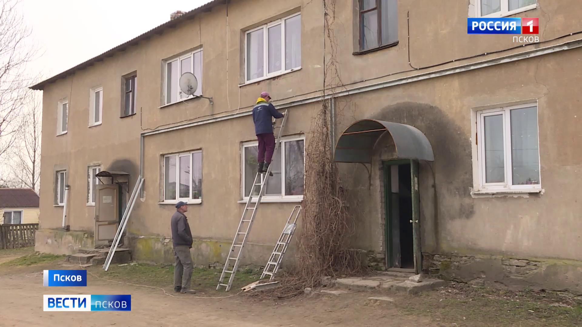 В псковских многоэтажках меняют проводку и трубы: как проходит капремонт