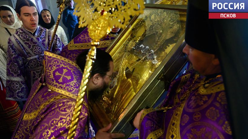 В Гдове встречали Псково-Печерскую чудотворную икону Божией Матери "Умиление"