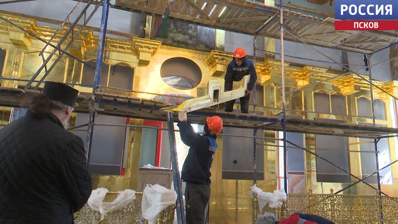 В церкви Сорока Севастийских мучеников устанавливают отреставрированный иконостас