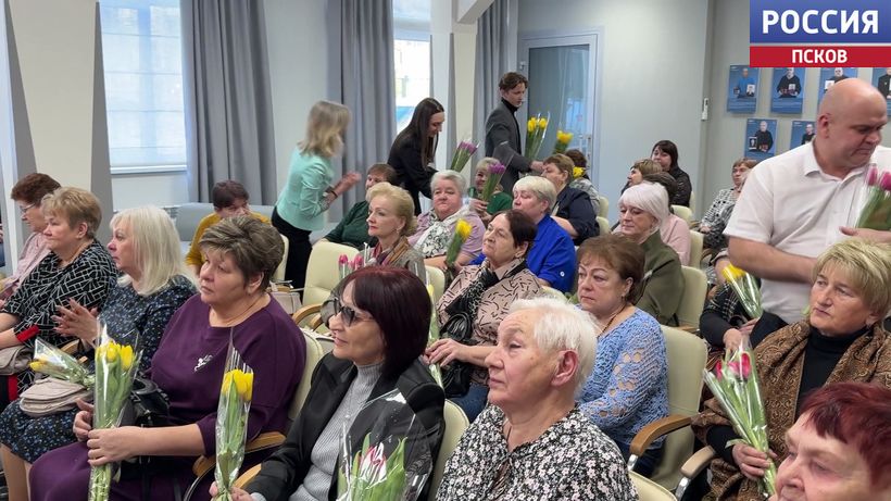 Концерт и мастер-класс. В Псковском фонде защитников Отечества матерей наших солдат поздравили с наступающим 8 Марта