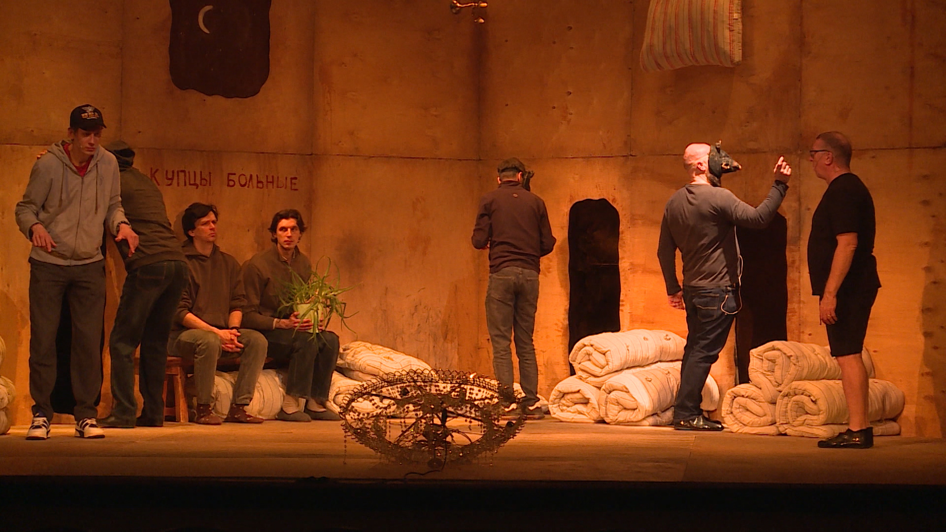 Московский театр "Около дома Станиславского" представил сегодня псковичам "Ревизора"