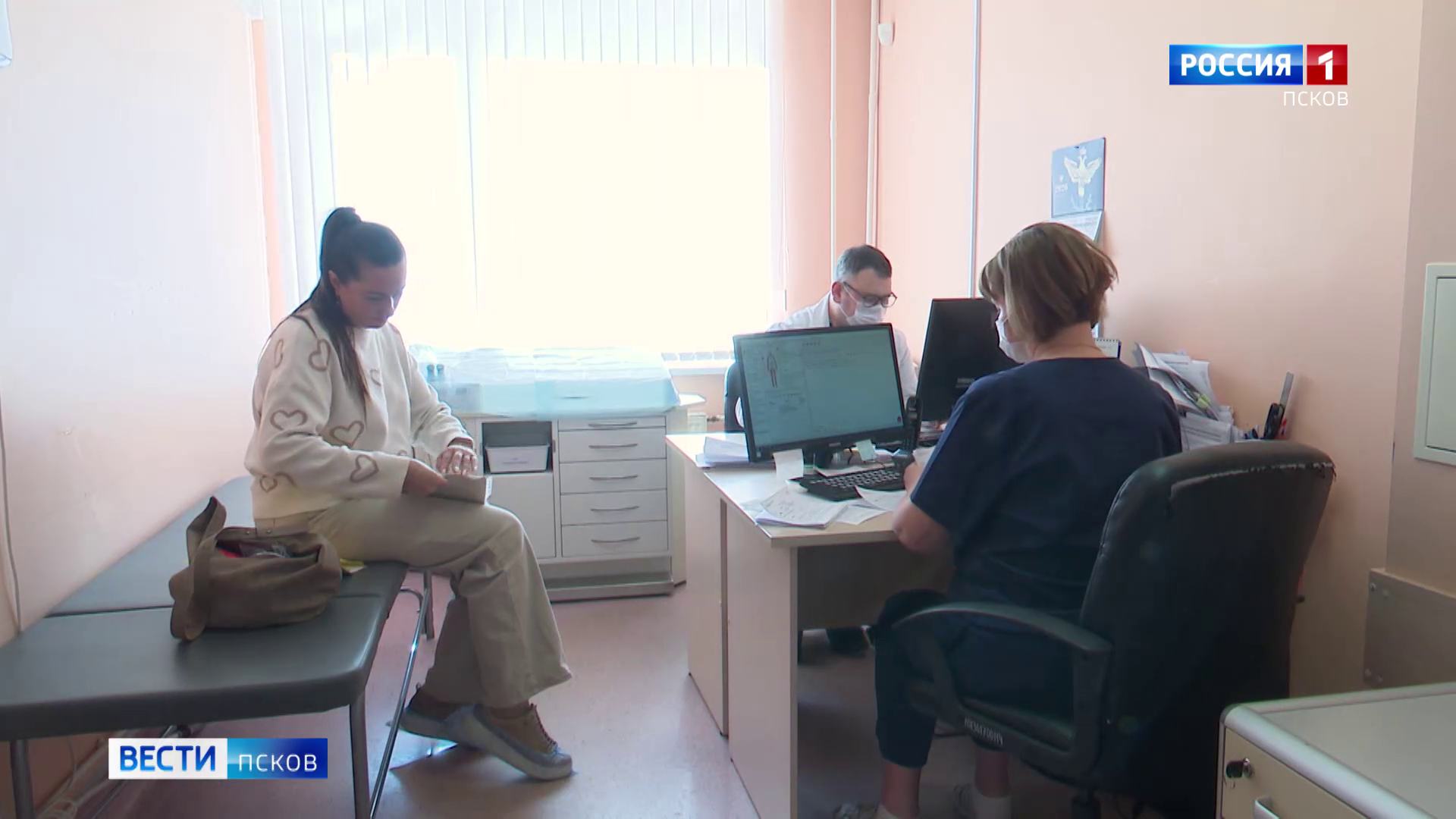 Около пятидесяти псковичек проверили здоровье в День открытых дверей онкодиспансера