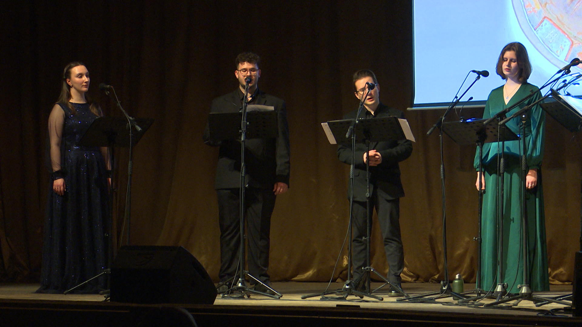 Песнопения древней Руси. Ансамбль "Инъ роспевъ" выступил на Фестивале русской музыки