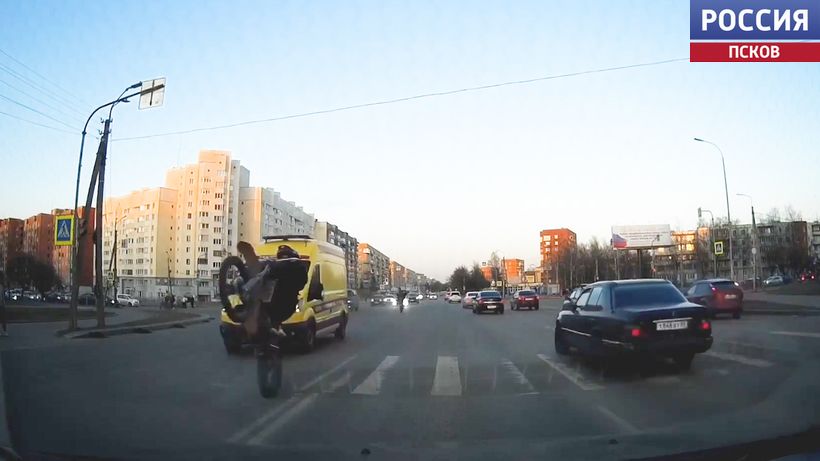 Хамство на дорогах, свалки и запрещенные салюты: обзор соцсетей