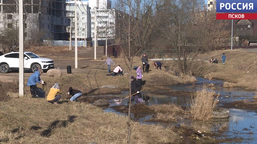 Пора традиционных субботников. Общественники приводят город в порядок