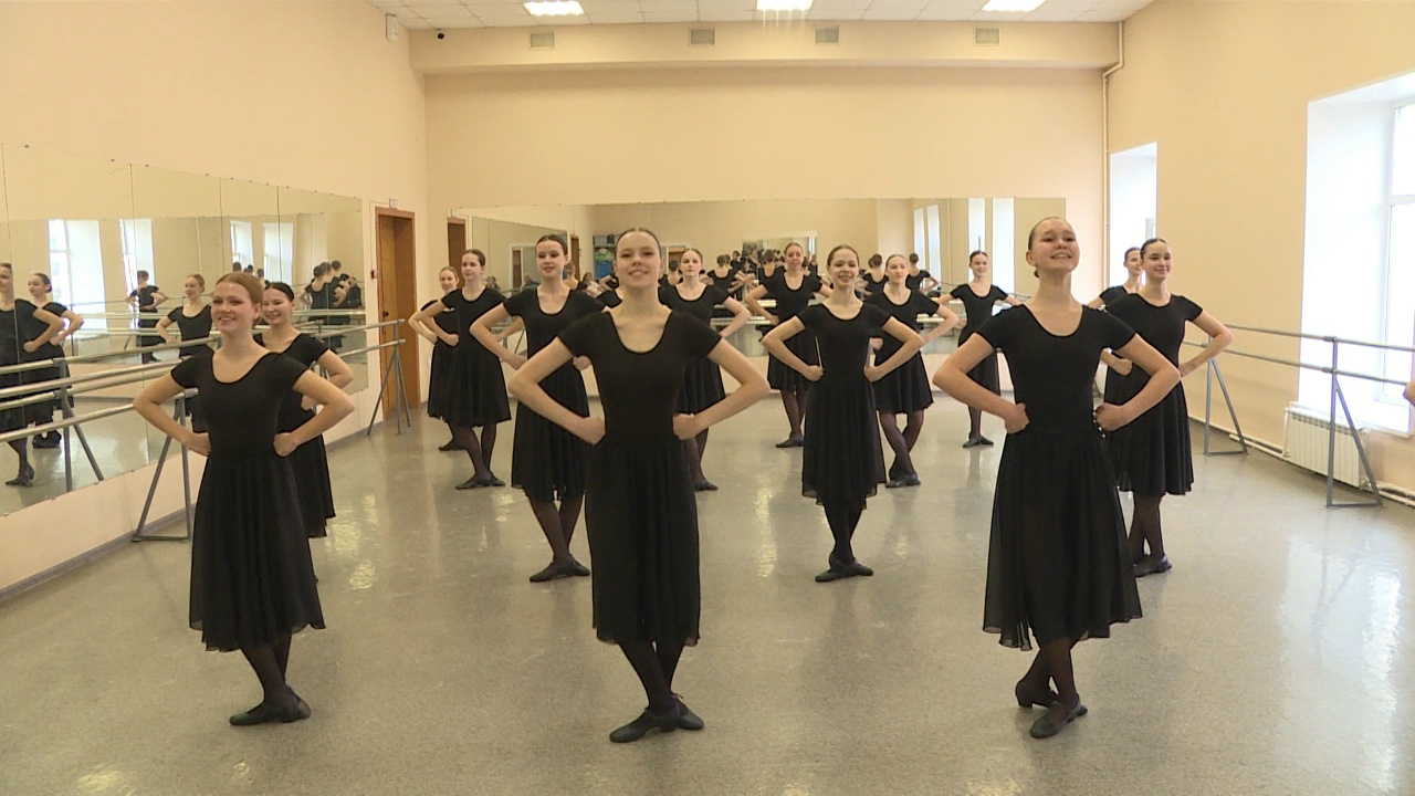 Моталочка, переборы и молоточки. В Пскове обсудили, как сохранить традиционные народные танцы