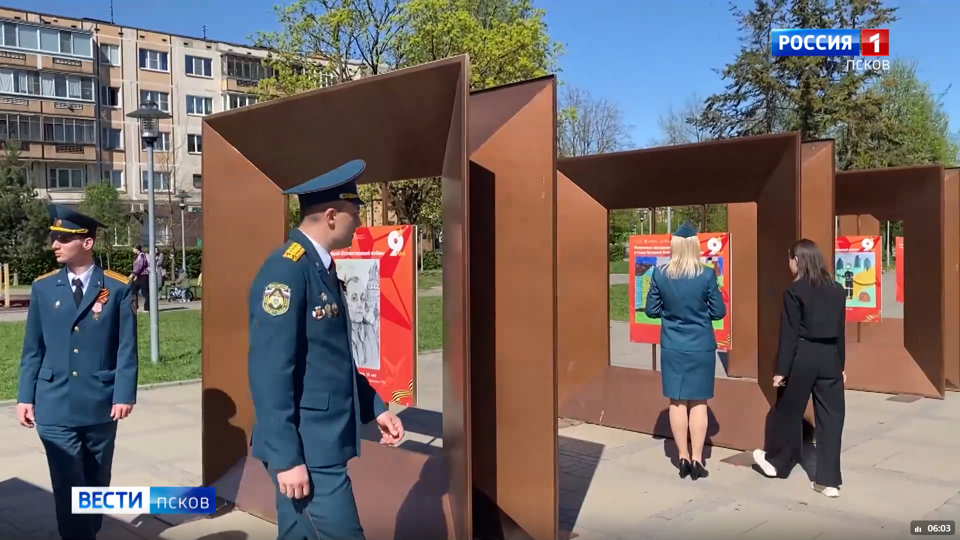 Выставка о героизме псковских пожарных открылась у первого пожарного депо на Рижском проспекте в Пскове