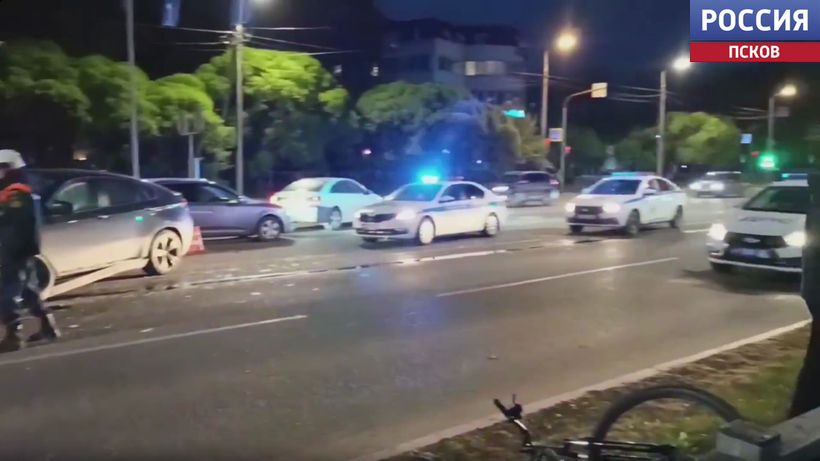 ДТП с четырьмя автомобилями произошло в Пскове на улице Юбилейной