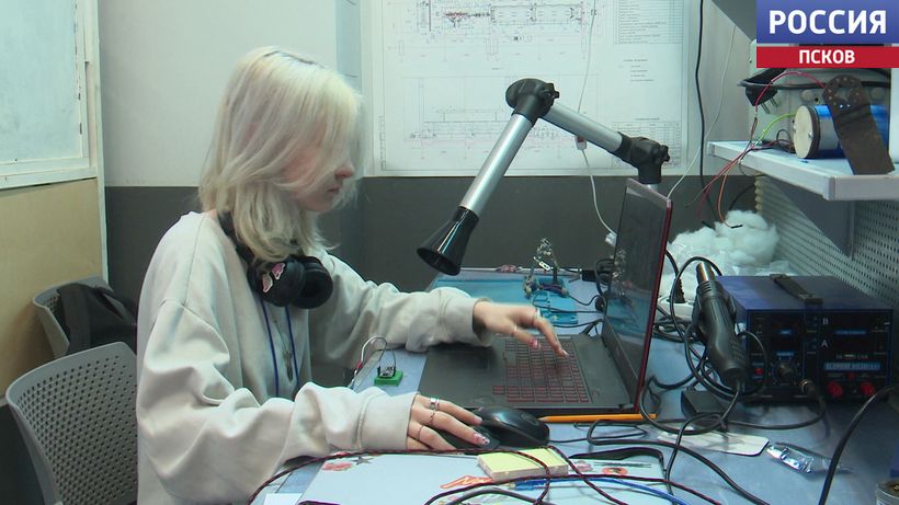 Ученицы "Кванториума" Елизавета Малова и Александра Соколова представят Россию на конкурсе молодых ученых в Китае