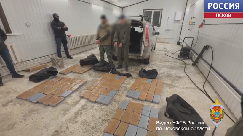 12 лет строгого режима и штраф: два жителя Пыталовского района осуждены за контрабанду наркотиков