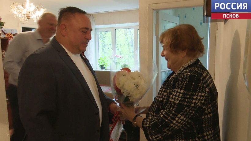 98-летней псковичке-партизанке Вере Щелкановой вручили подарок ко Дню Победы