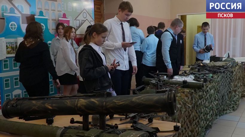В Великих Луках состоялась выставка вооружения СВО