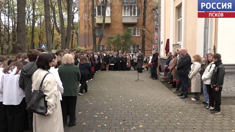 В Великих Луках открыли мемориальную доску герою Чеченской войны Павлу Сухорученкову