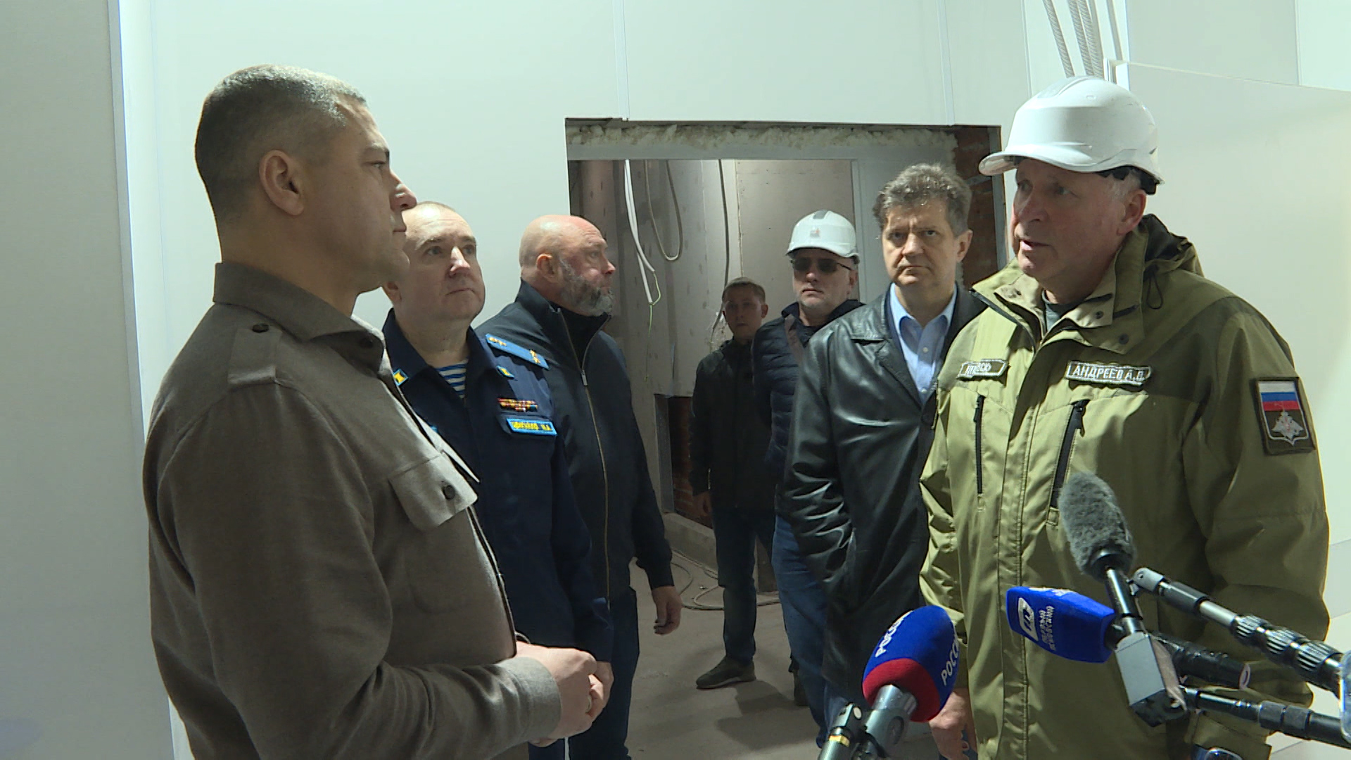 Михаил Ведерников проинспектировал строительство нового лечебного корпуса в военном госпитале