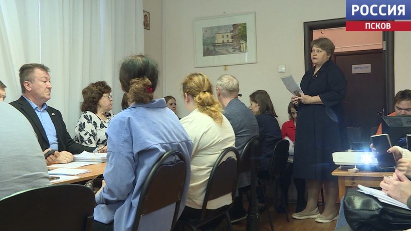 В День белой трости в Пскове обсудили новые поддержки для инвалидов