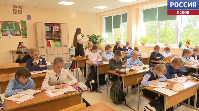 Шесть учителей трудоустроены в Псковской области по программе "Земский учитель"