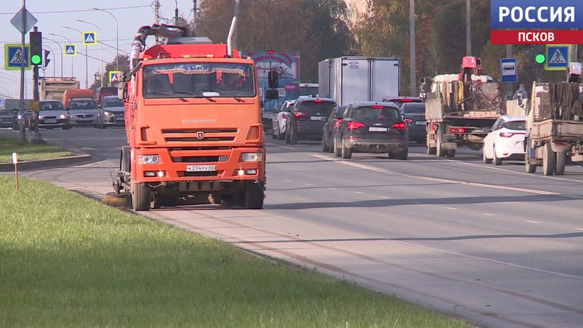 Листва, ливневки и противоледные реагенты: как Псков готовится к смене сезона