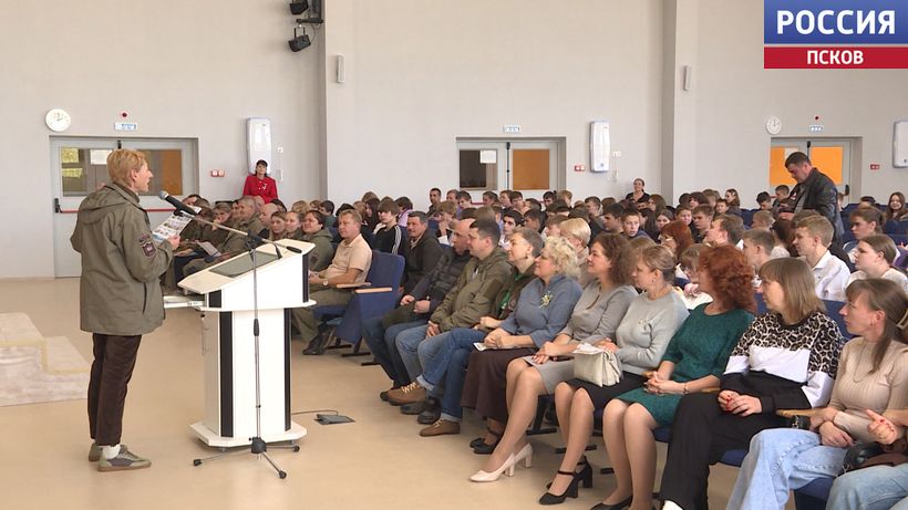 Ученые нацпарка "Себежский" поделились секретами своей работы с гдовскими школьниками