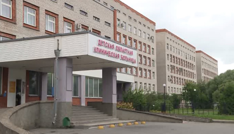 Проблему с парковкой у Детской областной больницы решают в Пскове