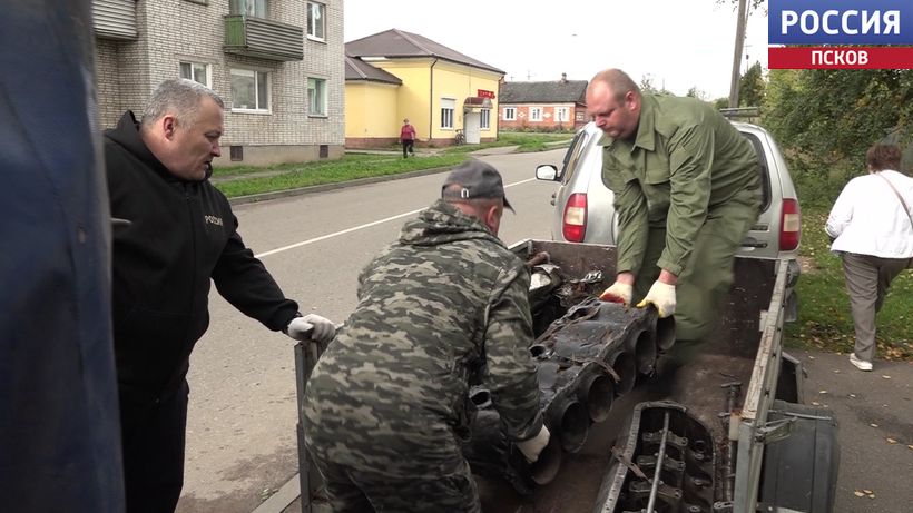 Мотор сбитого под Невелем бомбардировщика Пе-2 передали в Центральный архив Минобороны