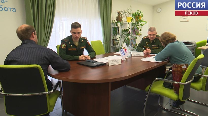 Прокуроры Псковской области и военного гарнизона провели совместный прием участников СВО