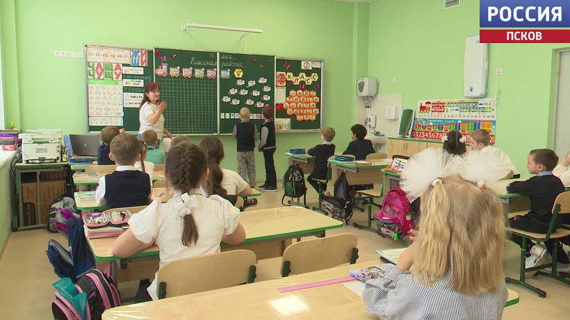 Елена Синева: условия для работы учителей в Псковской области значительно улучшились